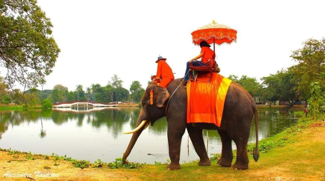 Pee Homestay Lopburi Ban Tha Krayang エクステリア 写真