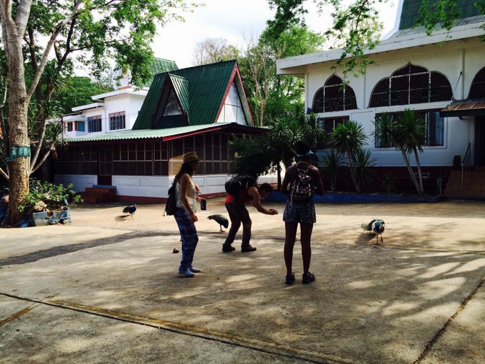 Pee Homestay Lopburi Ban Tha Krayang エクステリア 写真